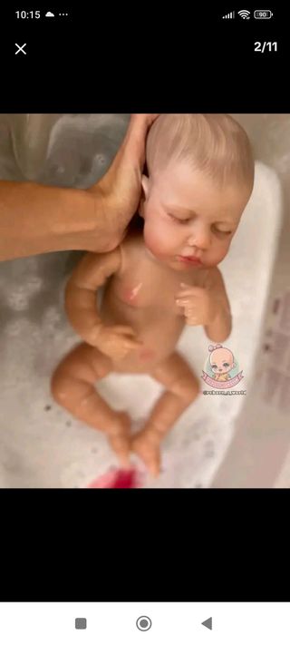 Muñeca de vinilo realista