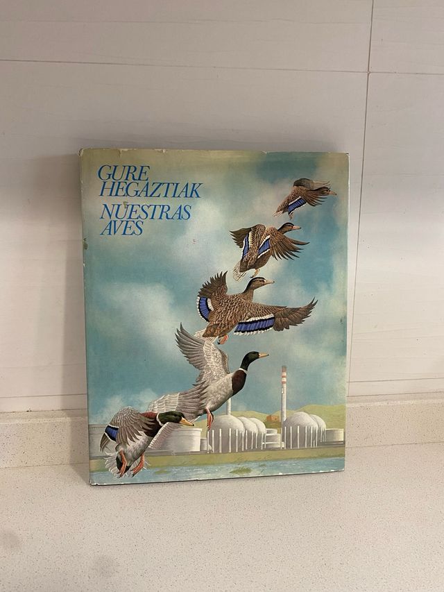 Libro "Gure Hegaztiak - Nuestras Aves"