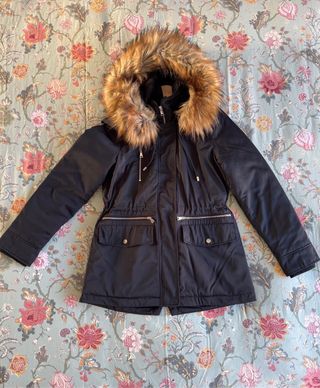 Parka Negra Zara con Capucha de Pelo
