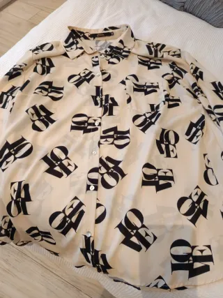 Camisa modelo Elka Beige y Negra Estampada