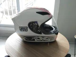 Casco AGV K4 EVO Blanco y Rosa.