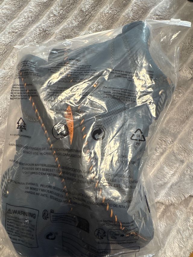 Bota de vestir gris y naranja