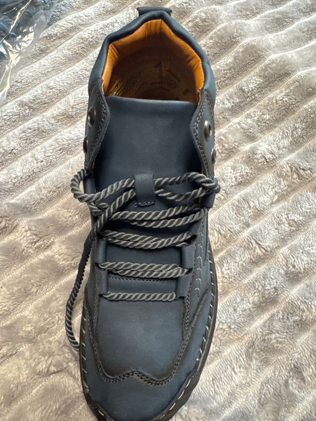 Bota de vestir gris y naranja