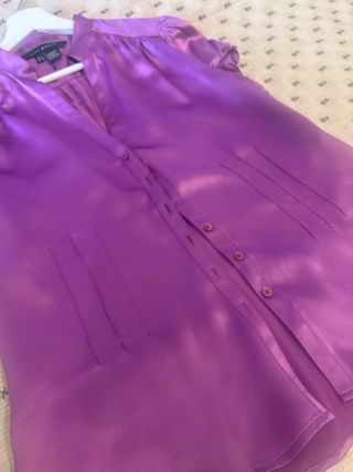 Blusa Zara seda morada talla L
