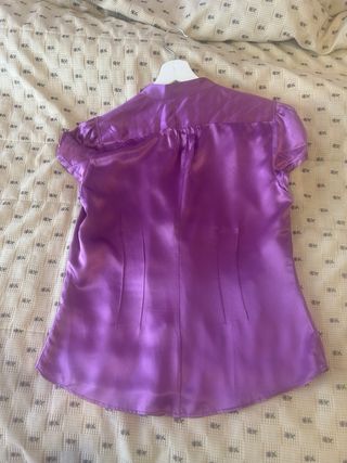 Blusa Zara seda morada talla L

