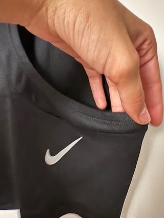 Camiseta deportiva Nike negra