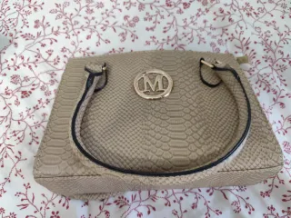 Bolso Beige y Dorado con Logo M
