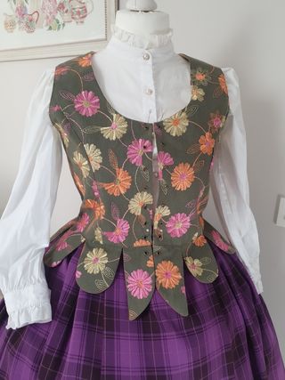 Corpiño bordado traje regional
