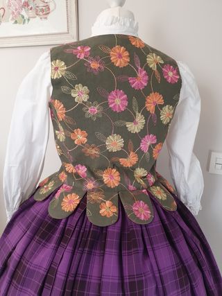 Corpiño bordado traje regional