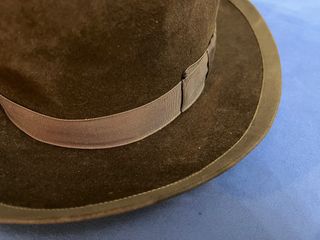 Sombrero de ala corta de lana hecho a mano años 50