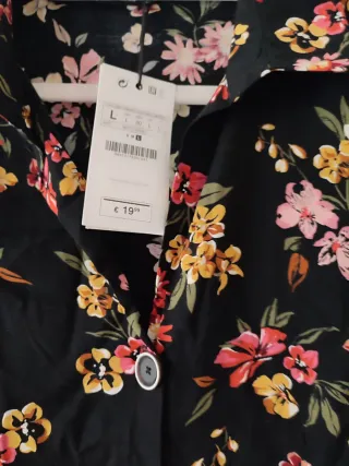 Vestido estampado floral negro con muy buena caida
