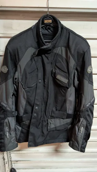 Chaqueta de moto negra