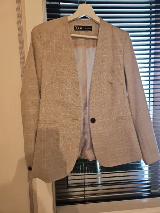 Americana Zara cuadros finos rosa y gris talla 36