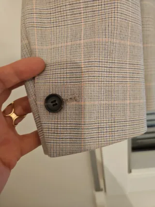 Americana Zara cuadros finos rosa y gris talla 36
