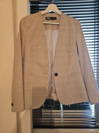 Americana Zara cuadros finos rosa y gris talla 36