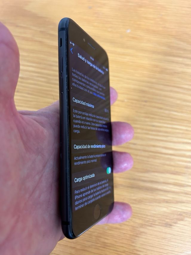 iPhone 8 64GB Space Gray