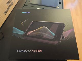 Creality Sonic Pad con accesorios