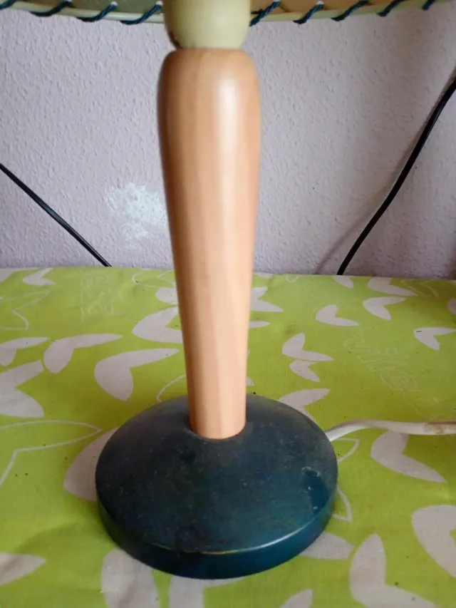 Lámpara de mesa azul y beige