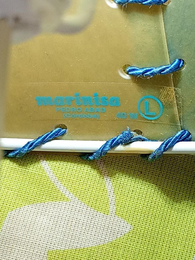 Lámpara de mesa azul y beige