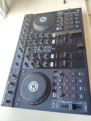 Controlador DJ Traktor Kontrol S4.
No negóciable.