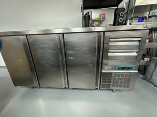 Mostrador Refrigerador 3 Puertas con 2 cajones