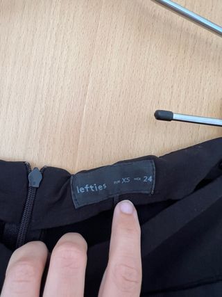 Falda negra Lefties