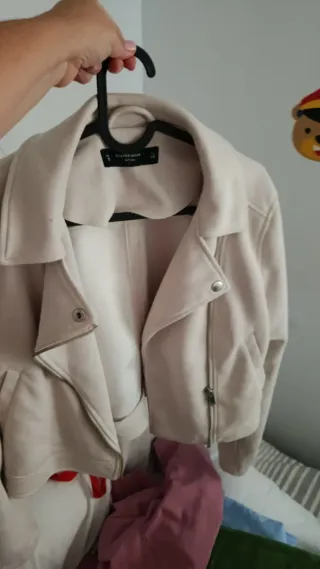 Cazadora antelina beige corta