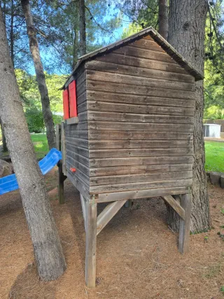 Caseta infantil madera con tobogán