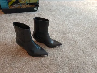 Botines Zara Negros Puntera Metálica