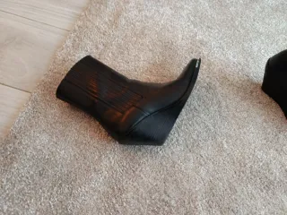 Botines Zara Negros Puntera Metálica
