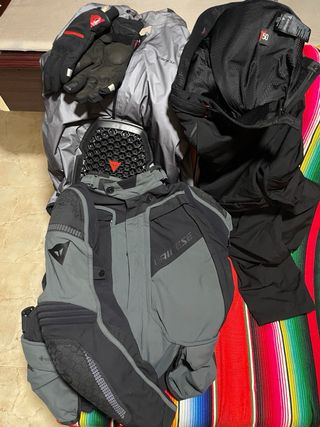 Conjunto Dainese Chaqueta, Pantalón y Guantes