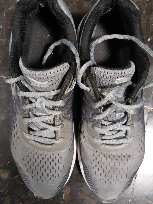 Deportivas mujer grises y negras