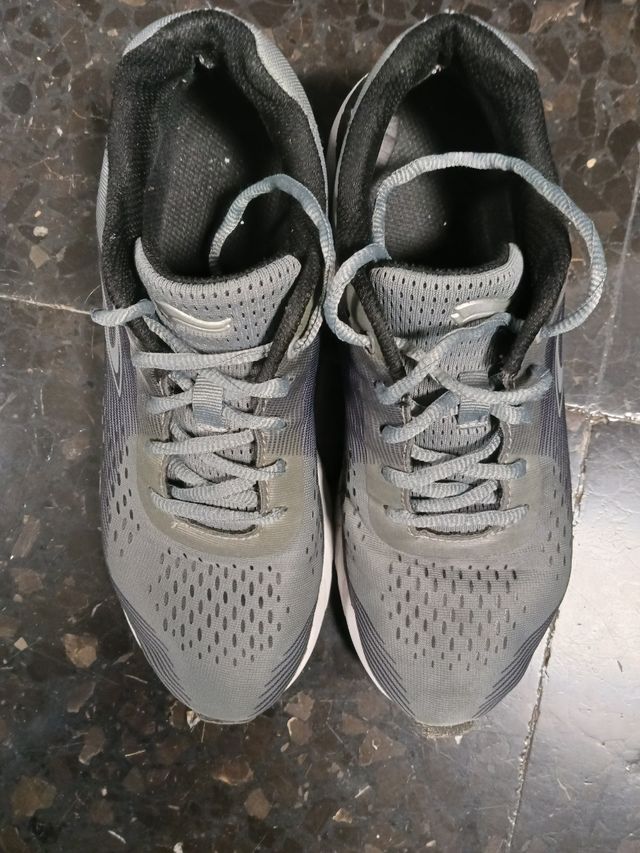 Deportivas mujer grises y negras