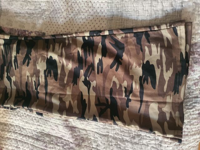 Pantalones de camuflaje acampanados