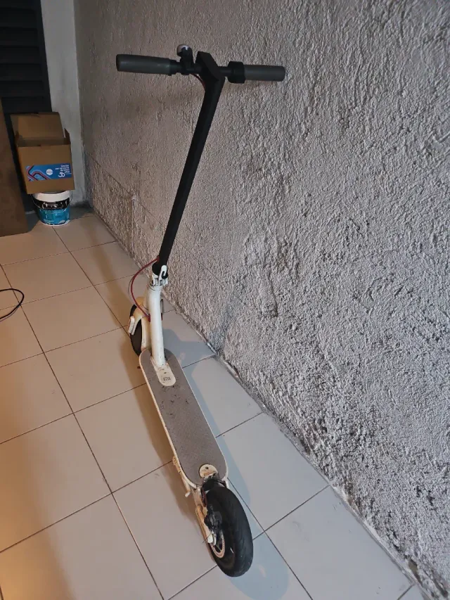 Patinete Eléctrico Xiaomi Blanco Tiene fallo