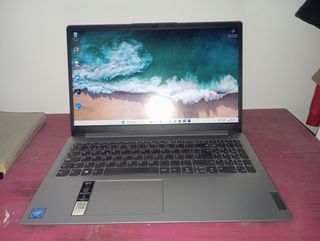 Portátil Lenovo Gris y Negro