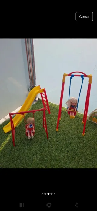 Famiglia Barbie con altalene e scivolo