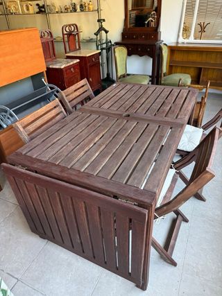 Mesa de jardín y 4 sillas de madera