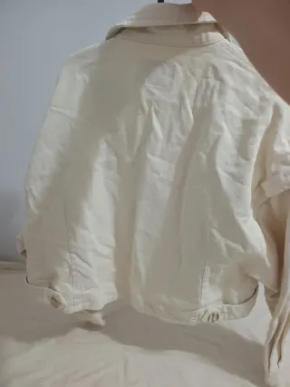 Chaqueta vaquera blanca Stradivarius Talla L