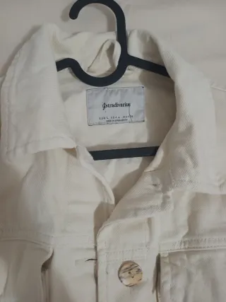 Chaqueta vaquera blanca Stradivarius Talla L