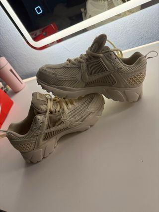 Nike Vomero 5 Beige