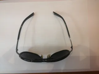 Gafas de sol negras y marrones