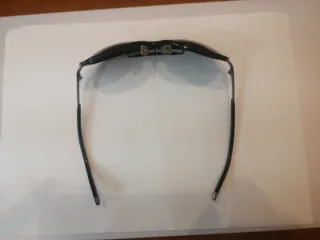Gafas de sol negras y marrones