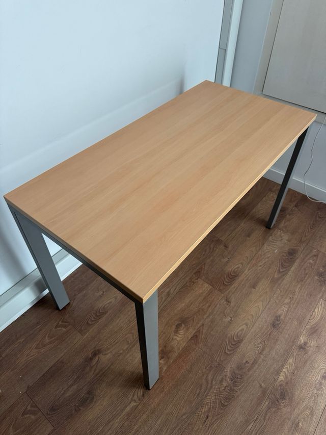 Mesa madera y metal robusta