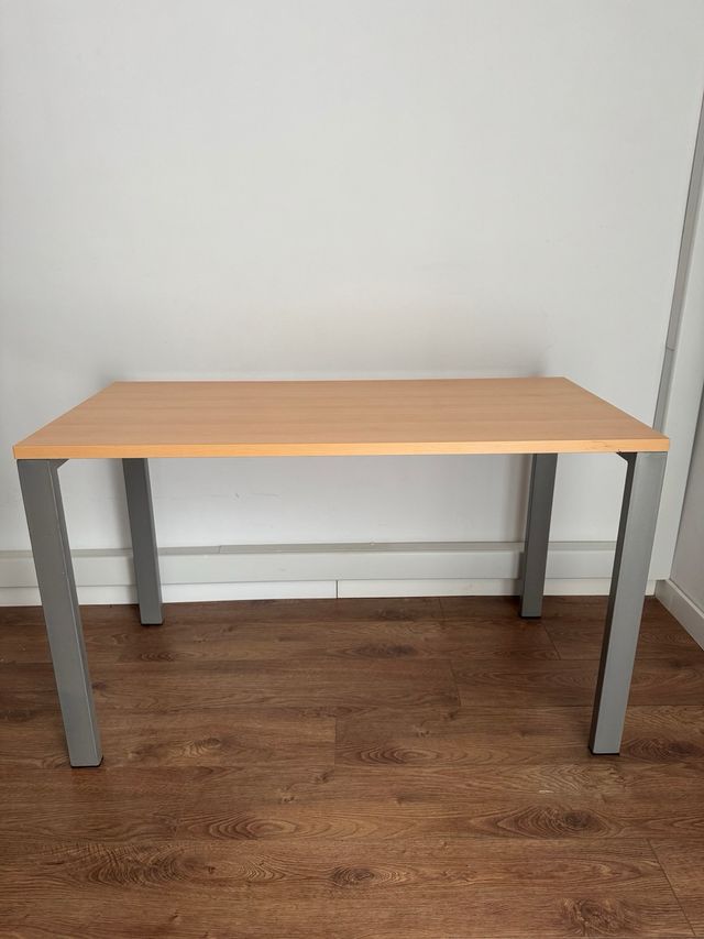 Mesa madera y metal robusta