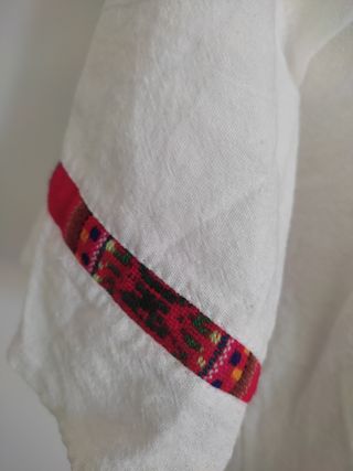 Blusa artesanal peruana con aguayo 