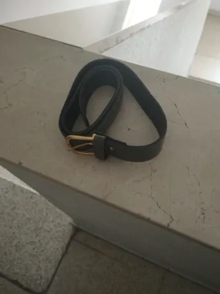 Cinturón de niño negro y dorado