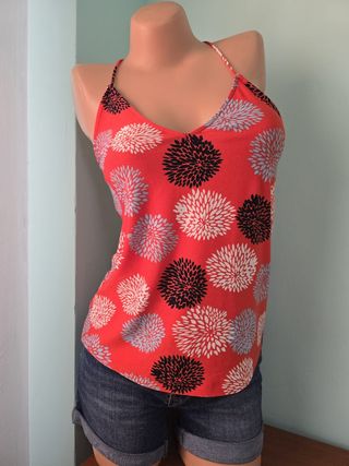 CAMISETA MARCA MANGO . TALLA XS