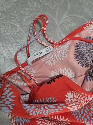 CAMISETA MARCA MANGO . TALLA XS