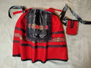 Refajo regional rojo con encaje y cintas